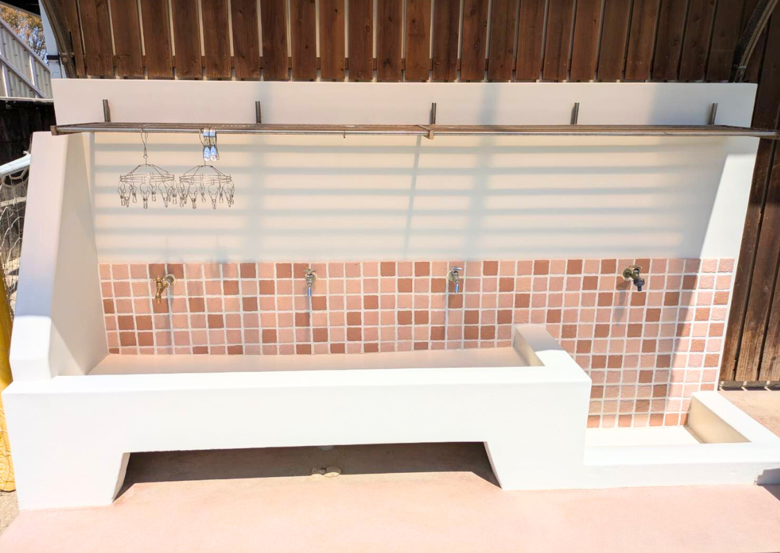 手洗い場　ホワイト　ブラウン　塗装